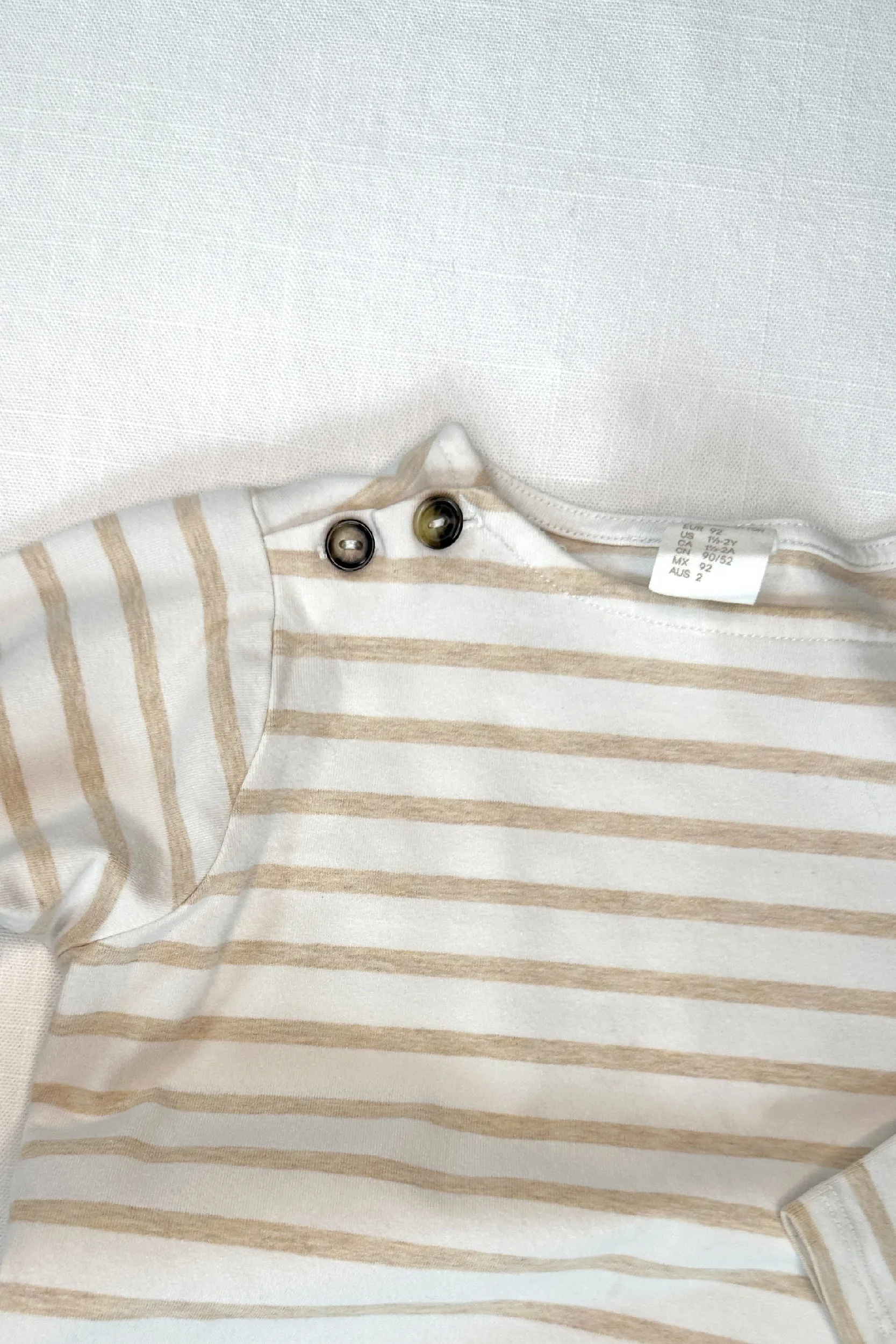 MINI: LONG-SLEEVE BEIGE & WHITE STRIPED TSHIRT